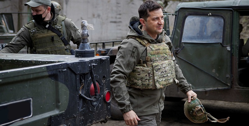 زيلينسكي يطلب من الجنود الروس إلقاء أسلحتهم