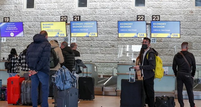 وزارة الخارجية: إلى حدود زوال اليوم.. 1534 مغربي غادروا أوكرانيا عبر المعابر الحدودية