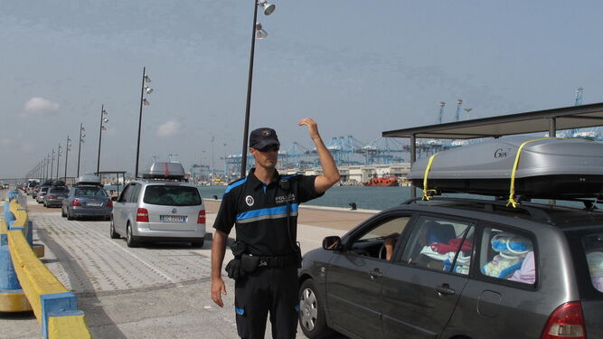 ميناء الجزيرة الخضراء يستأنف الرحلات البحرية إتجاه المغرب