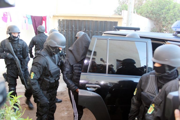 توقيف عنصر متطرف بمدينة طاطا موالٍ لتنظيم "الدولة الإسلامية" يشتبه في تورطه في الإعداد لتنفيذ مخططات إرهابية بالمغرب