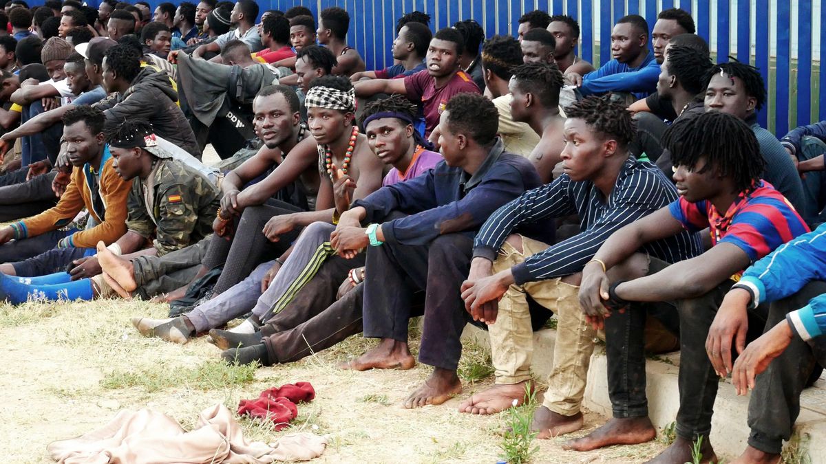 تسلل 500 وإصابة عناصر أمنية.. أكثر من 2500 مهاجرا ينفذون هجوما جماعيا "عنيفا" لتجاوز حدود مليلية