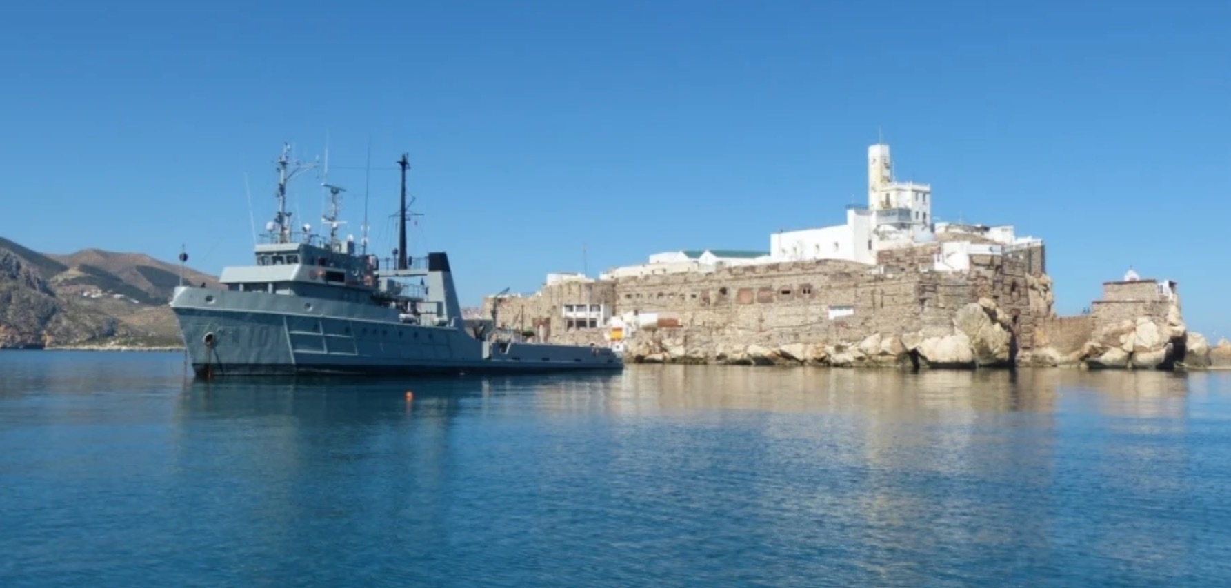  في غمرة الأزمة الدبلوماسية.. إسبانيا تحرك سفينة حربية لنقل الإمدادات من سبتة ومليلية نحو الجزر المتنازع عليها مع المغرب 