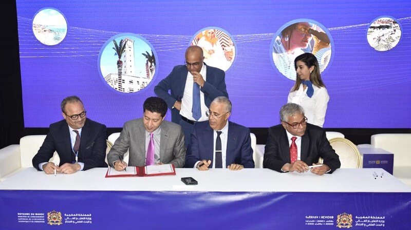 رئيس ووالي جهة الشرق يوقعان اتفاقيات للإدماج المهني الرقمي وتطوير البحث العلمي وإنشاء "دار إفريقيا"