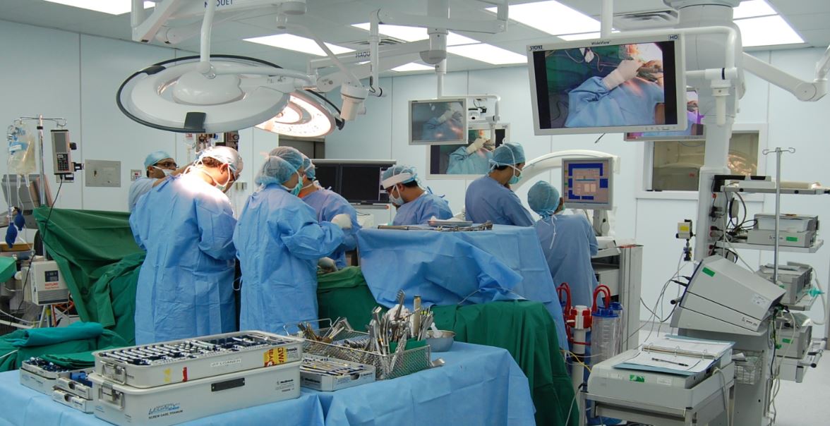 قبل فتح أبوابه.. المستشفى الجامعي بطنجة يجري عملية لزراعة الخلايا الجذعية في سابقة من نوعها