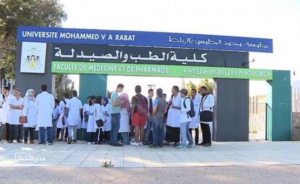 زملاؤهم رفضوا إدماجهم في الكليات المغربية.. وزارة التعليم العالي عادلت شواهد الطب الأوكرانية بمباركة هيئة الأطباء