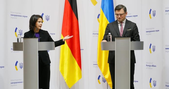 أوكرانيا: رفض ألمانيا حظر النفط الروسي "طعنة في الظهر"