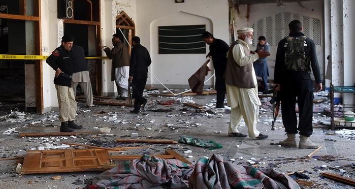 56 قتيلا إثر انفجار داخل مسجد شيعي بباكستان