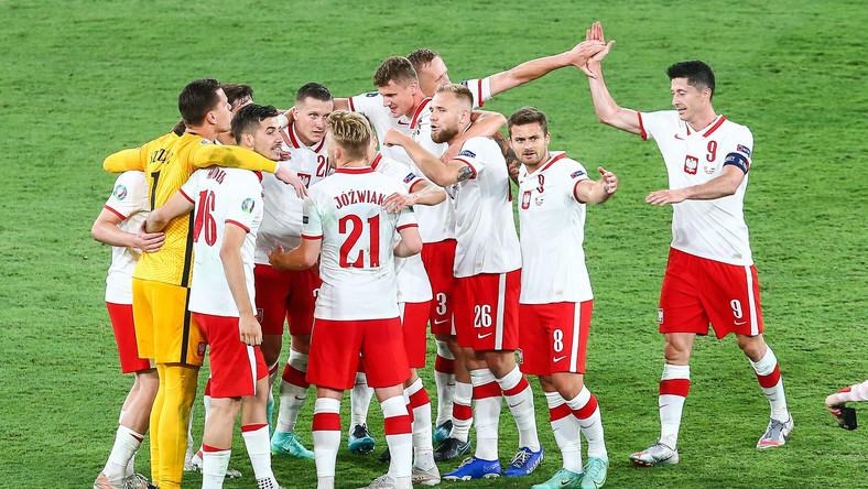  الاتحاد الدولي لكرة القدم يعتبر بولندا متأهلة رسميا إلى نهائي ملحق كأس العالم على حساب روسيا 