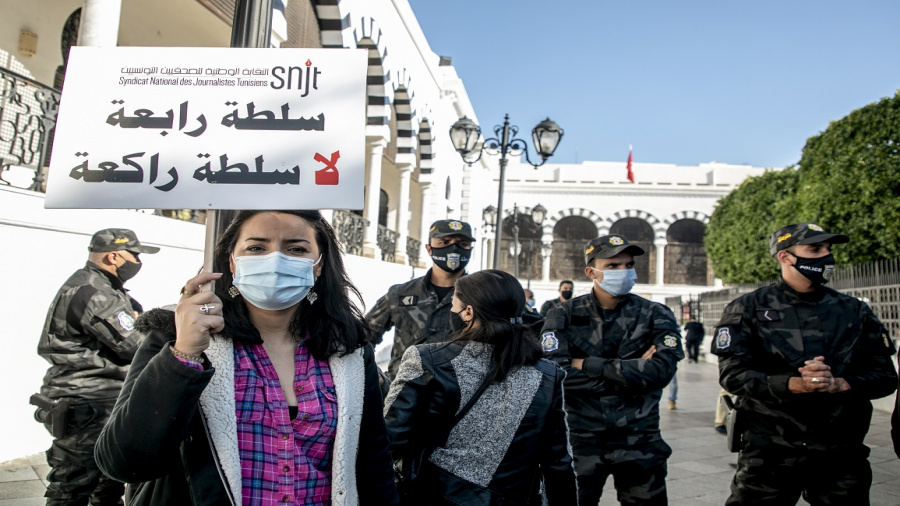 نقابة الصحفيين في تونس تقر إضرابا في الإعلام العام بسبب "تهديدات لحرية الصحافة"