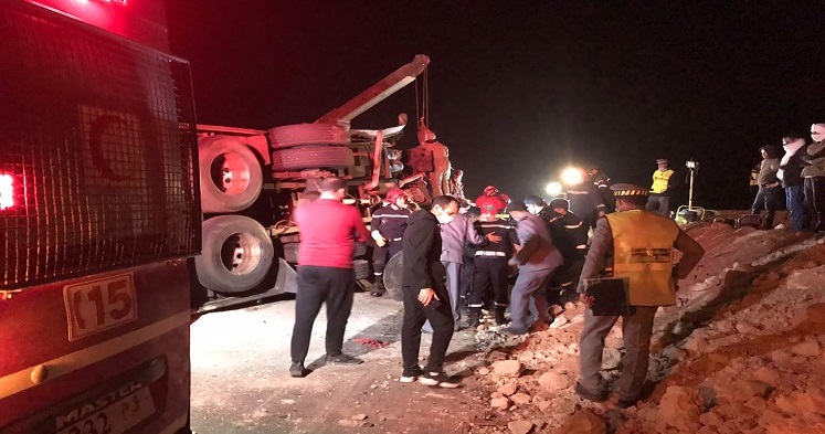 مصرع 3 أشخاص وإصابة آخر بجروح في حادثة سير ضواحي طانطان