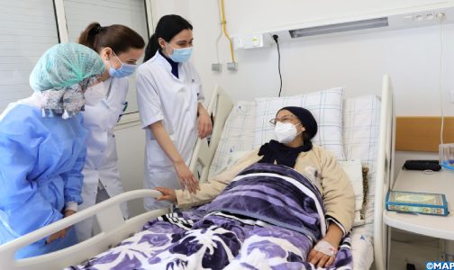 أول عملية زرع كبد من متبرع حي بالمركز الاستشفائي الجامعي بالرباط