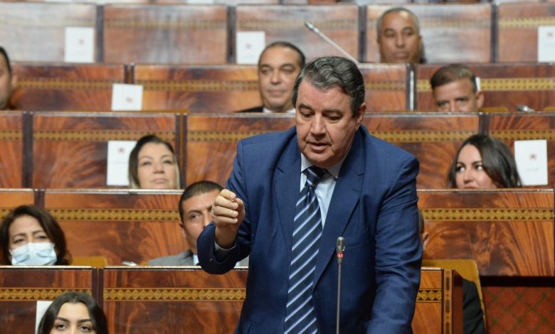 السنتيسي: الحكومة جمّدت الرسوم الجمركية على المواد الغذائية ولم تجمدها على المحروقات التي أحرقت أسعارها المواطنين