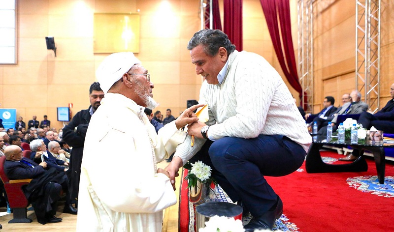 قالت إنه يوجد على صفيح ساخن بسبب أسعار المحروقات.. تضارب المصالح لدى أخنوش يلفت انتباه الصحافة الفرنسية