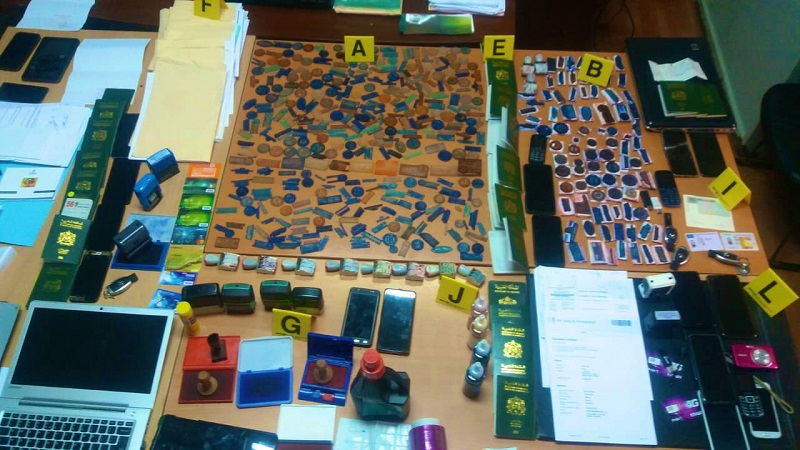  تفكيك شبكة إجرامية بوجدة تُزوّر ملفات الحصول على "الفيزا" 