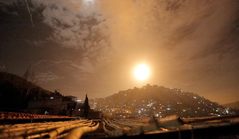 قصف إسرائيلي يستهدف مواقع وسط سوريا