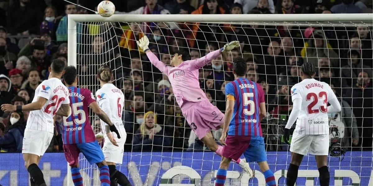  تشافي: بونو حرم برشلونة من فوز عريض على إشبيلية 