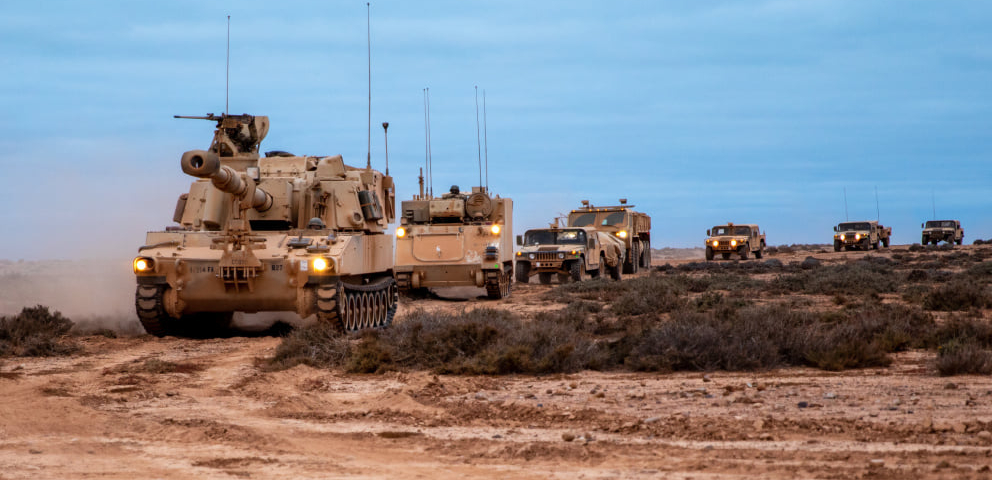  المغرب يُرسل قوافل عسكرية ويحشدها على مقربة من تحركات ميليشيات "البوليساريو" 