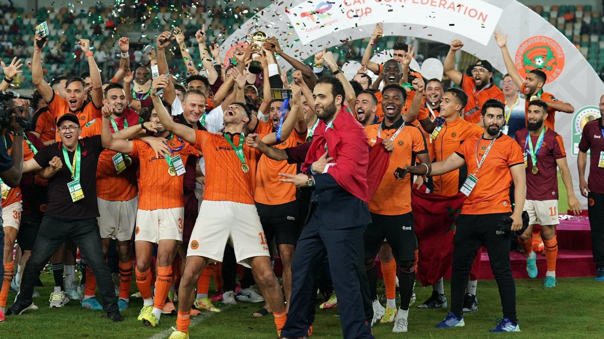  فريق نهضة بركان يتوج بكأس الكونفدرالية الإفريقية على حساب أورلاندو بيراتس الجنوب إفريقي 