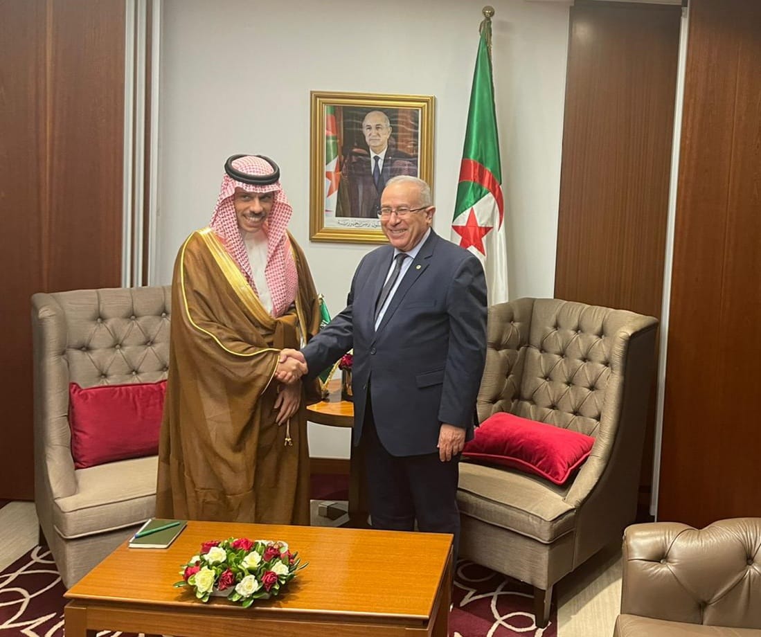 بعد لقاء وزير خارجية الرياض بالعمامرة.. الجزائر تنفي أي وساطة سعودية لإنهاء أزمتها الدبلوماسية مع المغرب