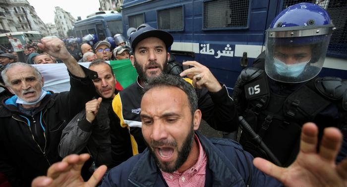  عائلة حكيم ديازي الذي توفي في سجن جزائري في ظروف غامضة تطالب تعويضا من "حكومة تبون" بمليار أورو 