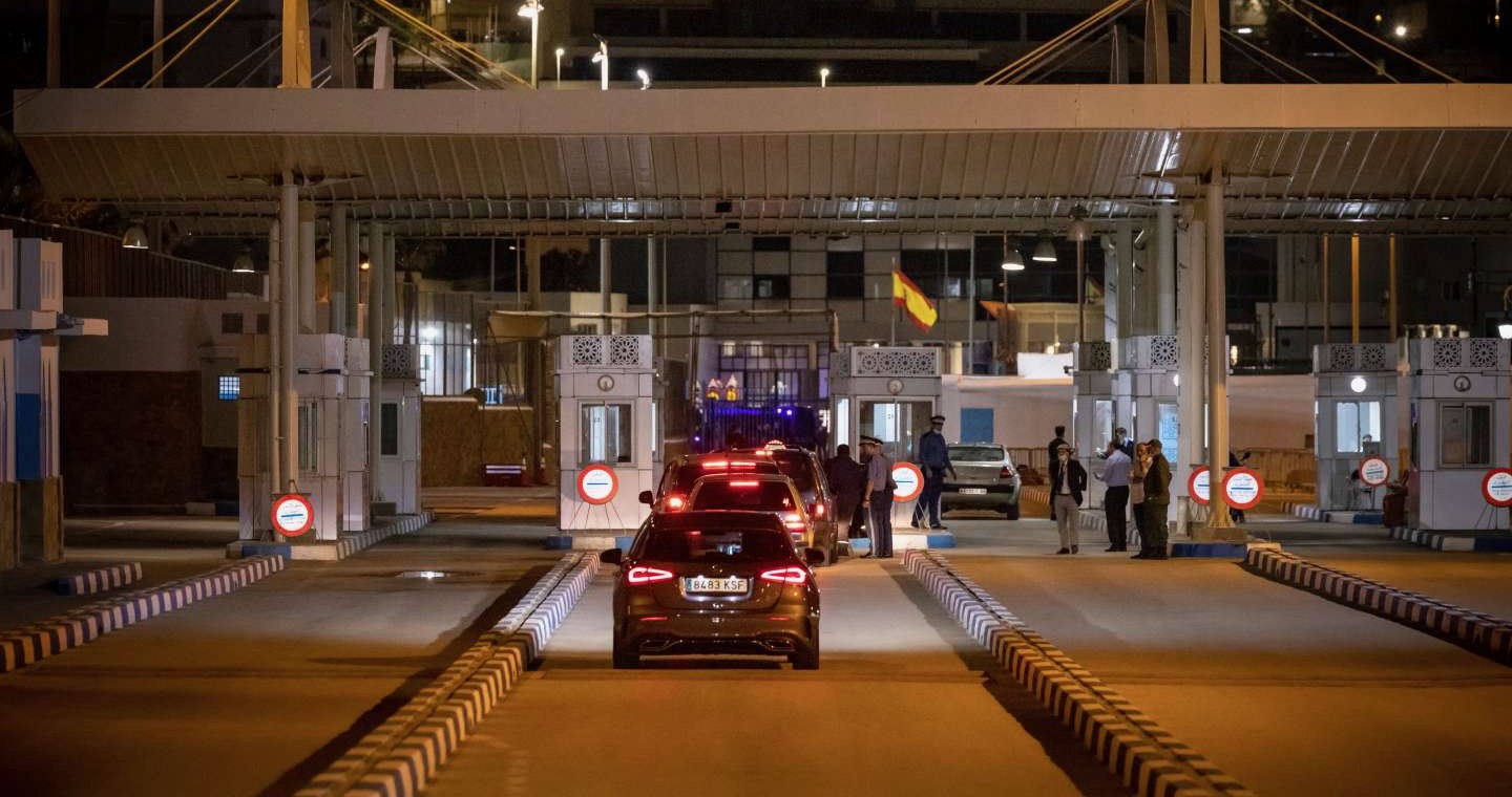  ثلاثة سدود أمنية ومراقبة صارمة للجوازات.. هكذا مرت الساعات الأولى من عودة فتح المعبر الحدودي لسبتة 