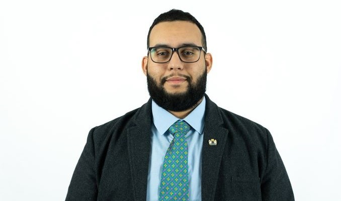  حمزة تاوزال.. سياسي من أصل مغربي يصبح أصغر عمدة في تاريخ بريطانيا 