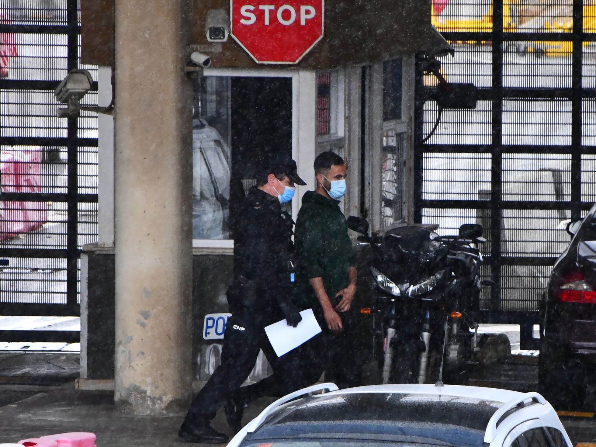 الشرطة الإسبانية أعلنت اعتقال 4 منهم في 24 ساعة.. إعادة فتح حدود سبتة تسقط العديد من المبحوث عنهم