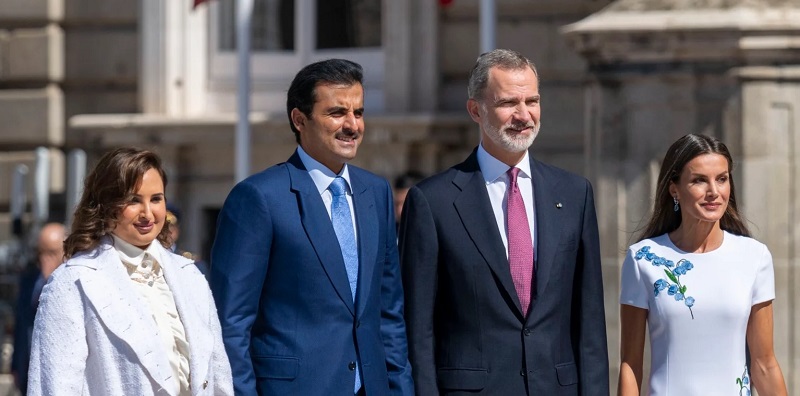 أول ظهور رسمي لزوجة أمير قطر (فيديو)