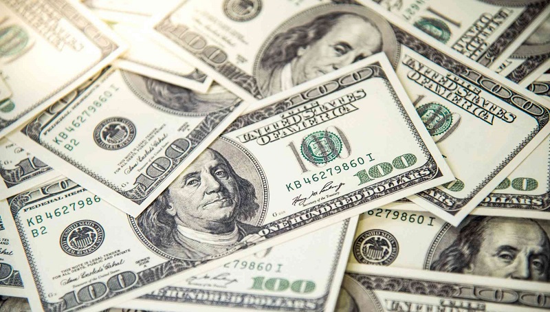 الدولار يتمسك بأعلى مستوياته منذ 20 عاما