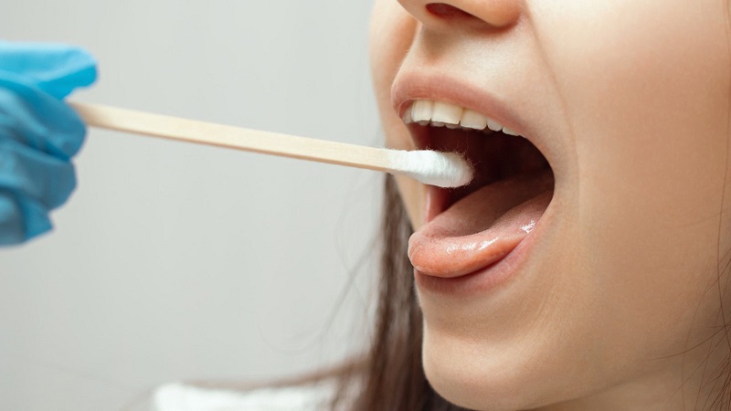 اللعاب يكشف سرطان الثدي قبل الإصابة بـ10 سنوات