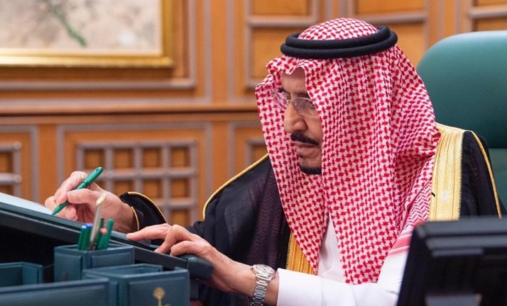 الملك سلمان يدخل المستشفى والديوان الملكي يصدر بيانا