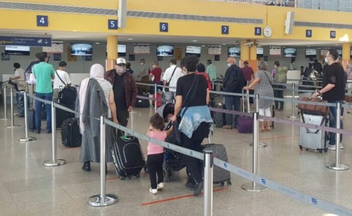  تناقضات السلطات المغربية تربك المسافرين: PCR إلزامي في المطارات وجواز التلقيح كافٍ في الموانئ 