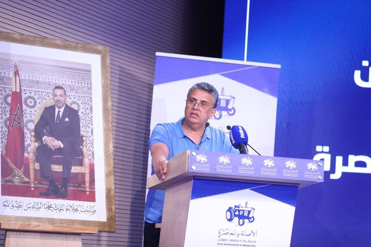 وهبي يُكذبُ بايتاس: نقل برنامج "فرصة" من وزير التشغيل إلى وزيرة السياحة خلق صراعا داخل الحكومة حسمه أخنوش