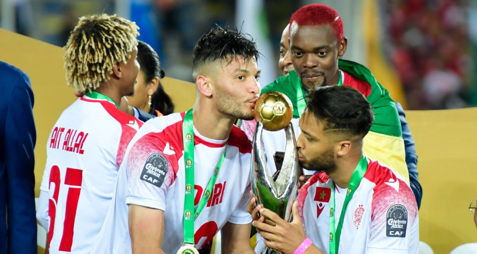 الدولي المغربي أشرف داري على "رادار" أنجيه الفرنسي لمجاورة بوفال وأوناحي