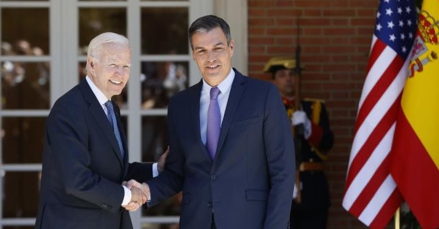 صحيفة إسبانية: بايدن وعد سانشيز بالدعم في قضية الهجرة بعد تغيير مدريد موقفها من قضية الصحراء المغربية