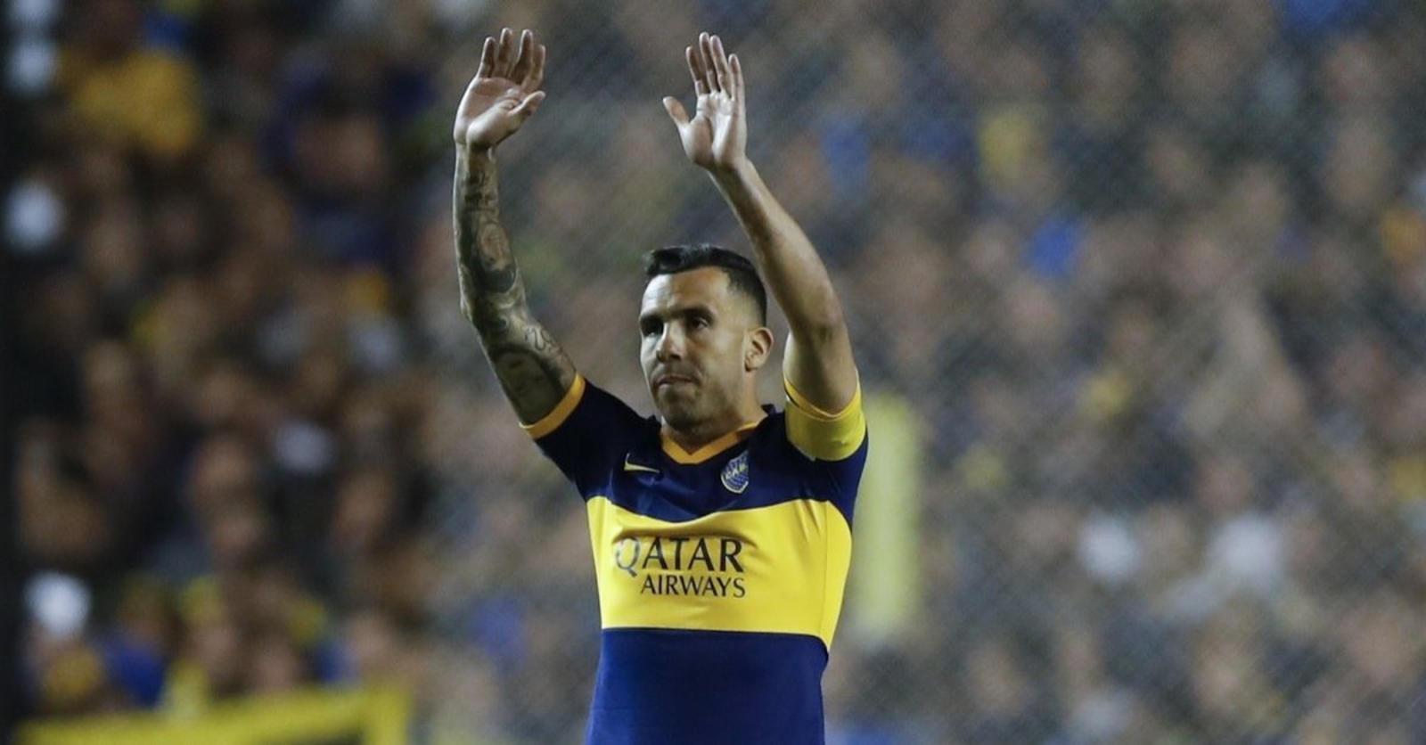 اللاعب الأرجنتيني كارلوس تيفيس يعلن اعتزاله كرة القدم