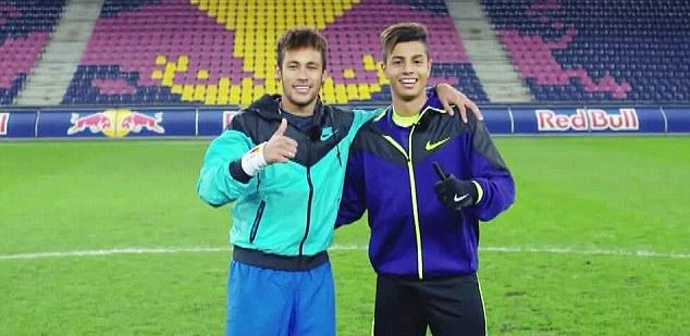 هاشم مستور.. من حلم معانقة الكرة الذهبية إلى واقع الاحتراف في نهضة الزمامرة