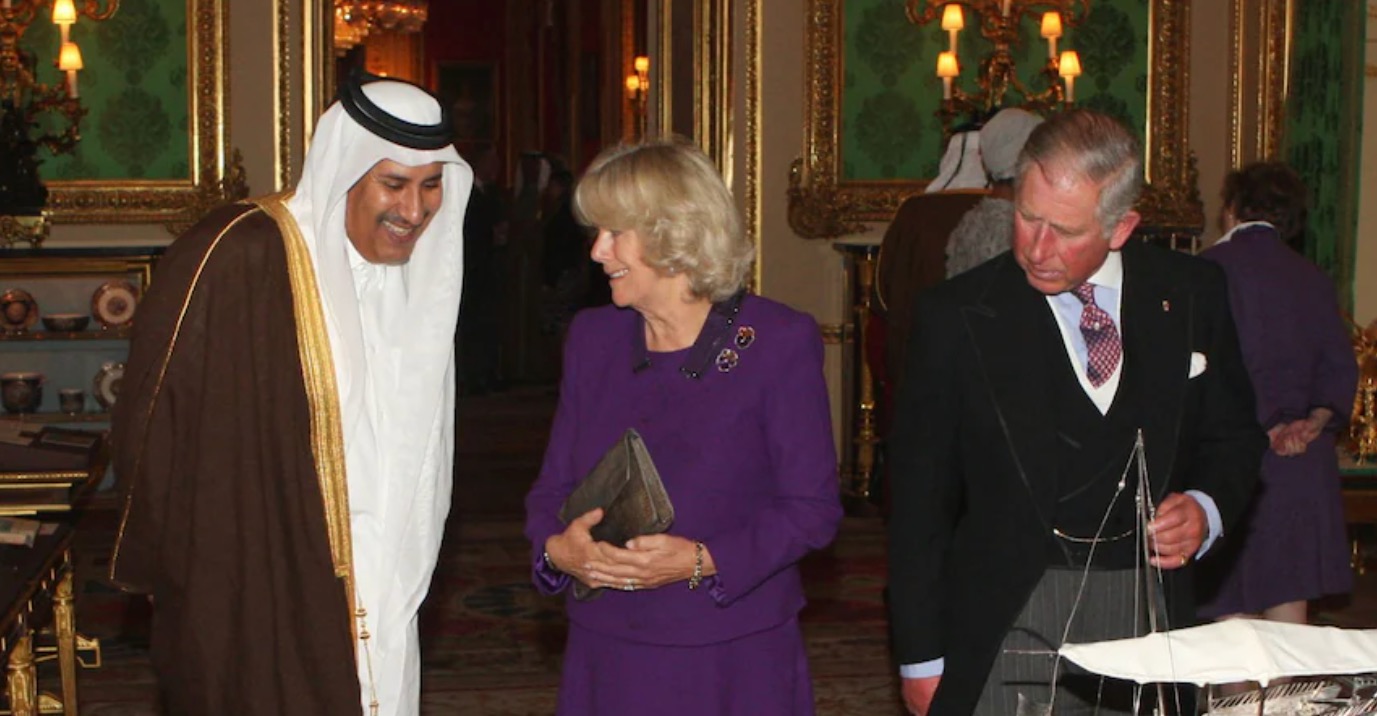  صنداي تايمز: رئيس وزراء قطر السابق سَلّم 3 ملايين أورو نقدا في أكياس للتسوق للأمير البريطاني تشارلز 