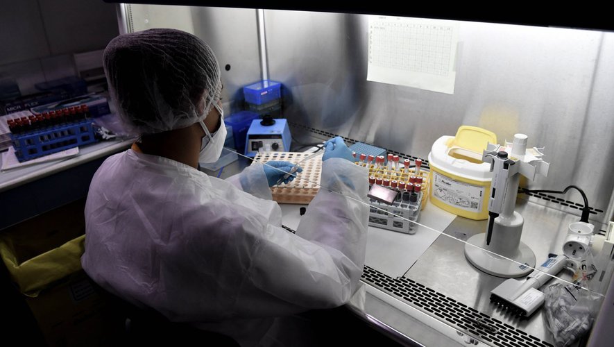  التشيك ترصد أول 5 إصابات مؤكدة بمتحوري أوميكرون الجديدين 