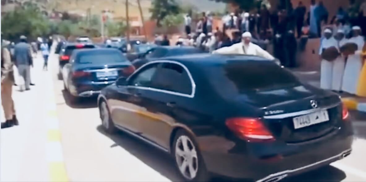 أسطول من السيارات و"جيش" من المرحبين وفرق فولكلورية خلال تدشين وزير العدل مركزا قضائيا في منطقة منسية !