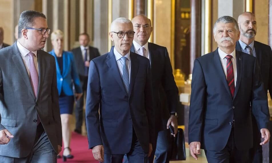 الطالبي العلمي يجري مباحثات مع رئيس البرلمان ووزير المالية الهنغاريين في بودابيست