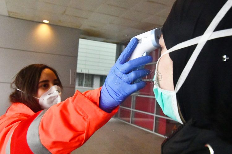 تزامنا مع تزايد إصابات كورونا في المغرب.. إسبانيا تخصص فرقا صحية بمعبري سبتة ومليلية