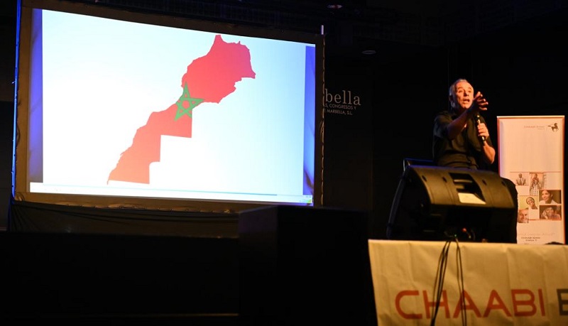 الجالية المغربية تحتفي بعودة الروابط مع إسبانيا بعرض كوميدي