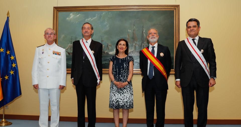  قالت إن دوره لا يقل عن دور الجيش.. وزيرة الدفاع الإسبانية توشح سفير مدريد بالرباط بوسام الاستحقاق العسكري 