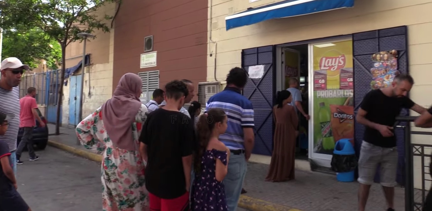  تُجار مليلية يُطالبون بفتح المعبر في وجه المغاربة "بدون شرط الفيزا" لإنعاش الاقتصاد 