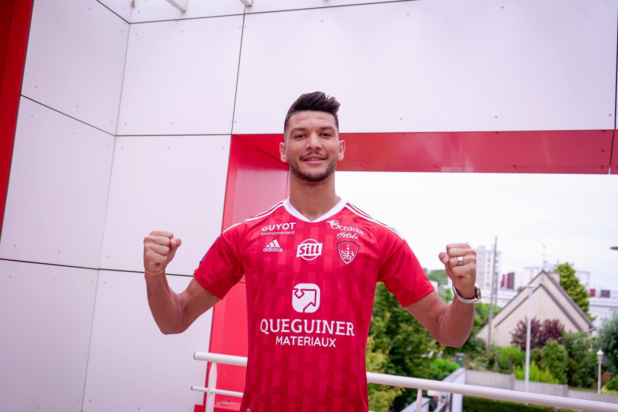 بريست الفرنسي يقدم "القرصان" الجديد أشرف داري