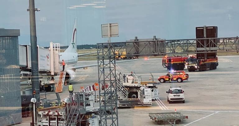 خاص: عطب تقني في محرك طائرة تابعة للخطوط الملكية المغربية بمطار "أورلي" في باريس يعيدها إلى المدرج ويحدث استنفارا في المطار