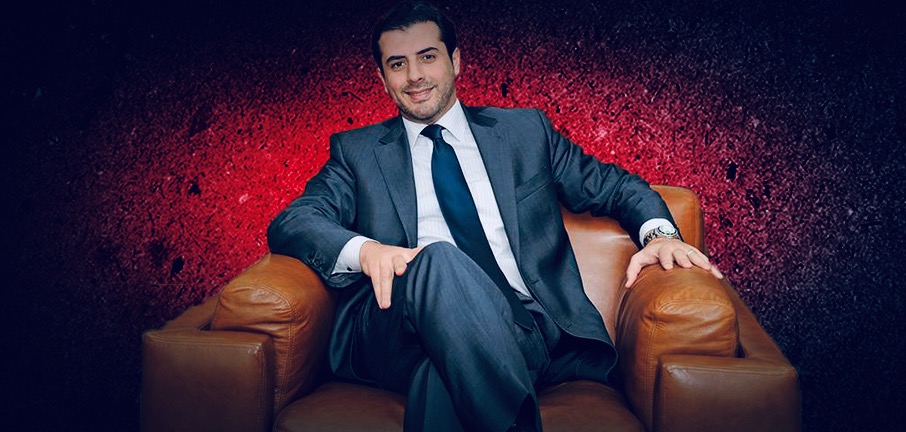  الوضع يضيق داخل القصر بالمستشار الملكي ياسر الزناكي بعد أن أصبح إسمه أو إسم عائلته مرتبط بفضائح عقارية 