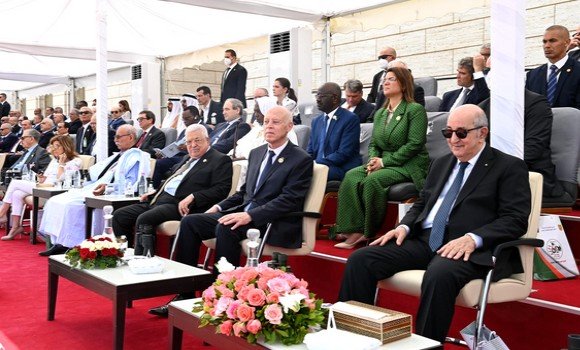  احتفالات استقلال الجزائر.. 400 مليون دولار تُحضر قيس وعبّاس إلى جانب زعيم "البوليساريو" 