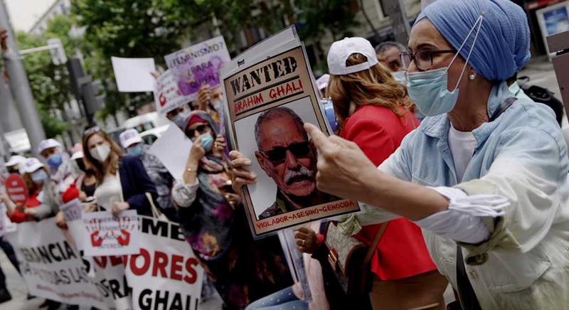 قاضي التحقيق الإسباني في ملف "بن بطوش" يسائل الجزائر عن جواز السفر المزور ويُقرّر تمديد التحقيقات 6 أشهر إضافية